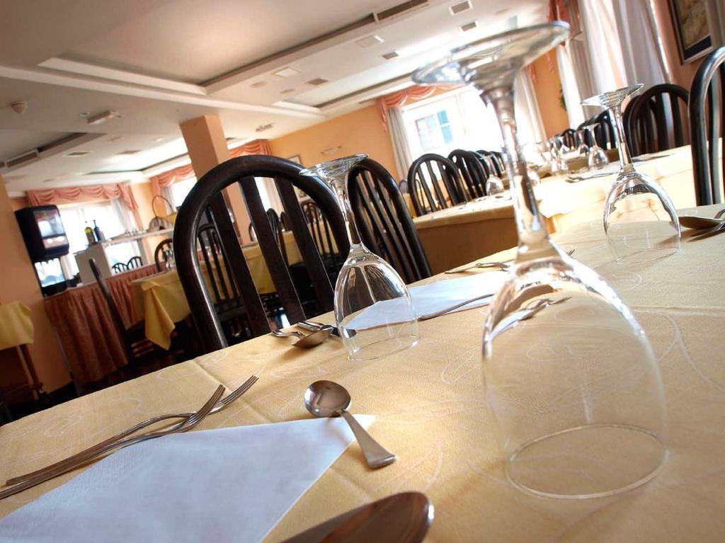 Hotel Alberello Riva del Garda Luaran gambar