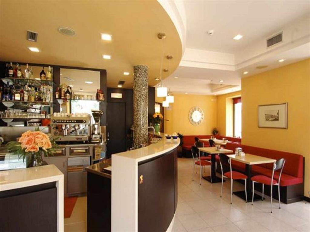 Hotel Alberello Riva del Garda Luaran gambar