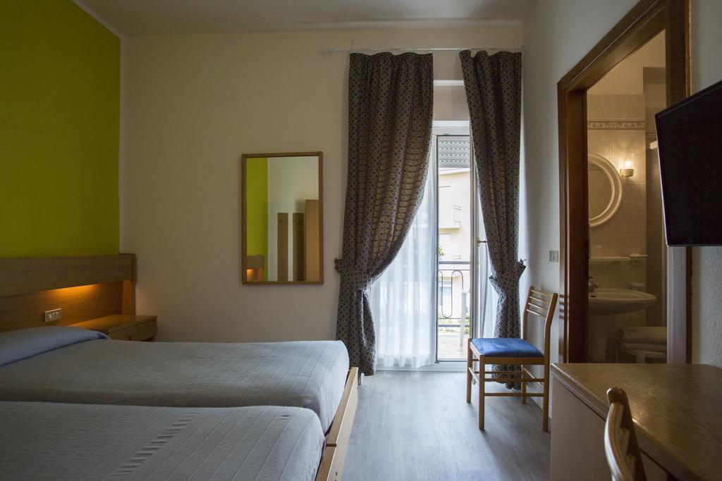 Hotel Alberello Riva del Garda Luaran gambar
