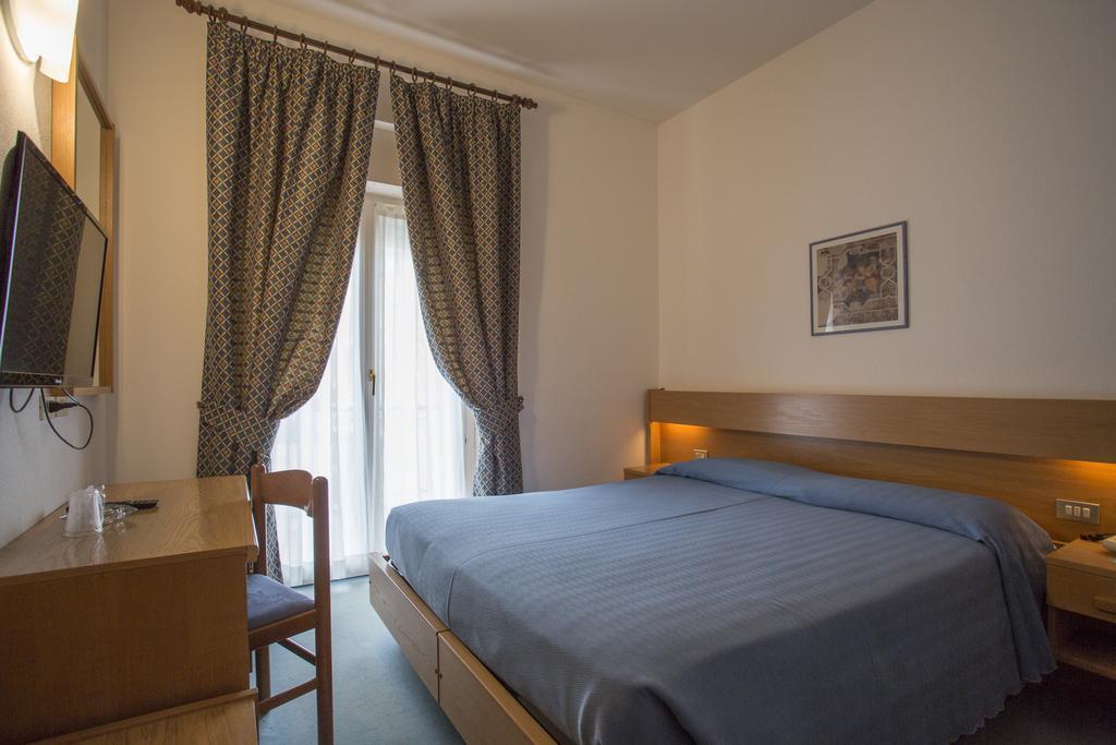Hotel Alberello Riva del Garda Luaran gambar