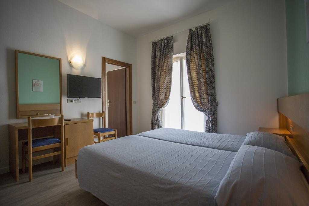 Hotel Alberello Riva del Garda Bilik gambar