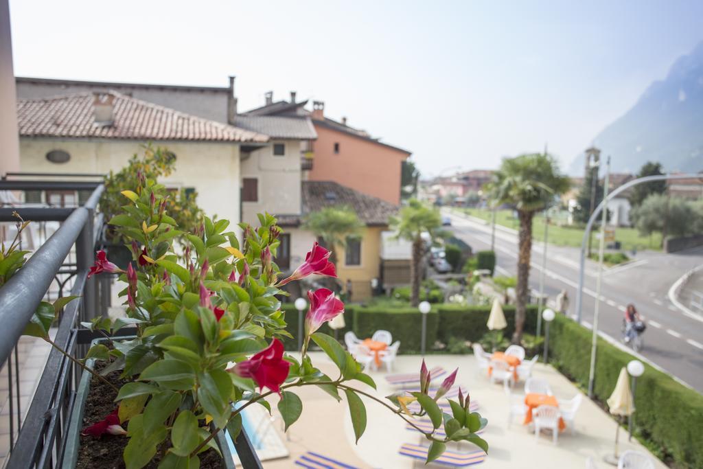Hotel Alberello Riva del Garda Luaran gambar