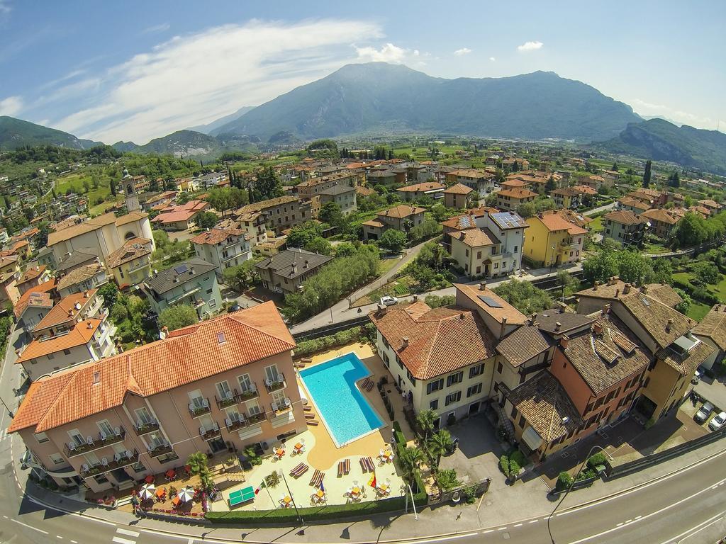 Hotel Alberello Riva del Garda Luaran gambar