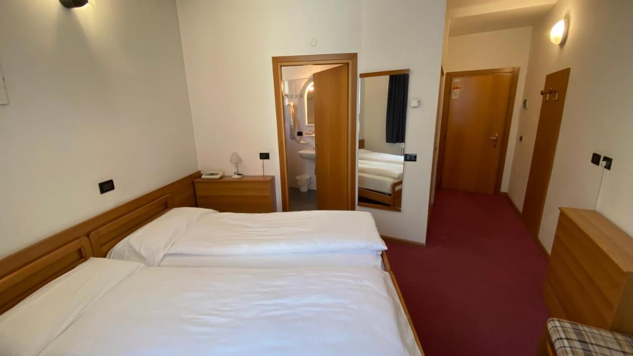 Hotel Alberello Riva del Garda Luaran gambar