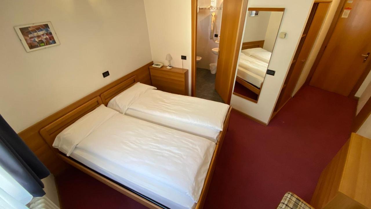 Hotel Alberello Riva del Garda Luaran gambar