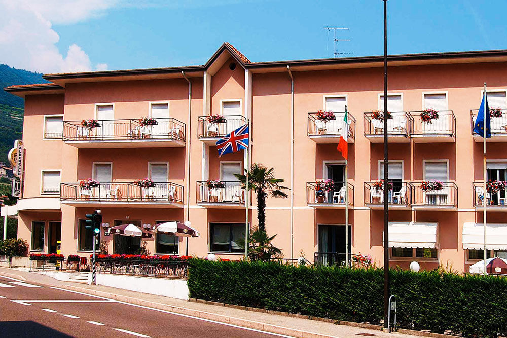Hotel Alberello Riva del Garda Luaran gambar