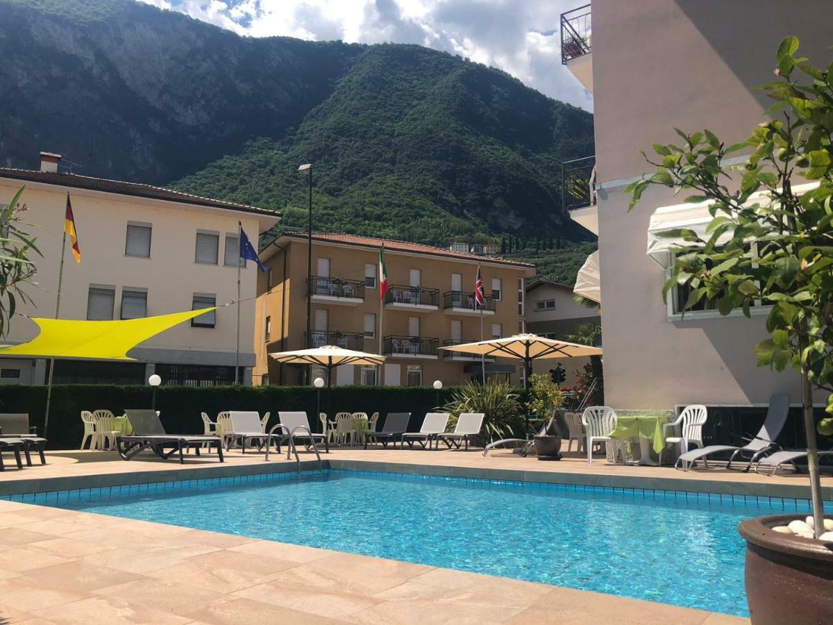Hotel Alberello Riva del Garda Luaran gambar