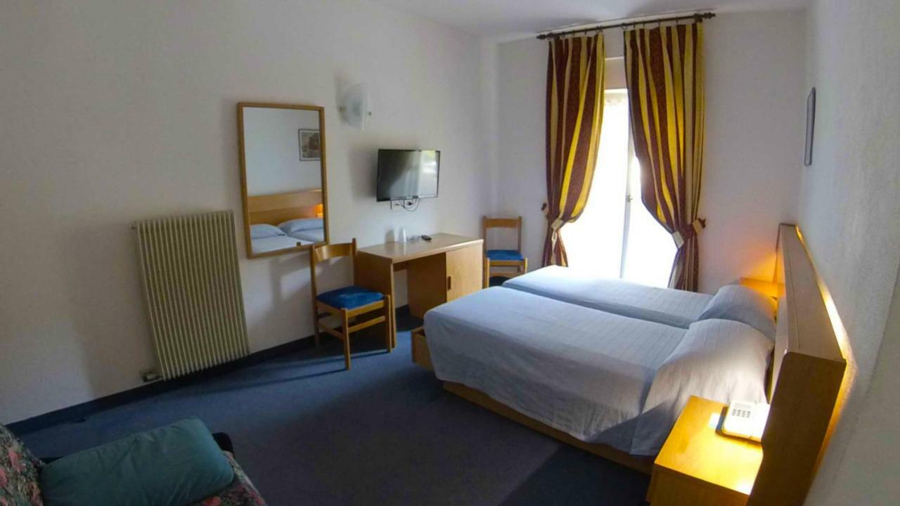 Hotel Alberello Riva del Garda Luaran gambar