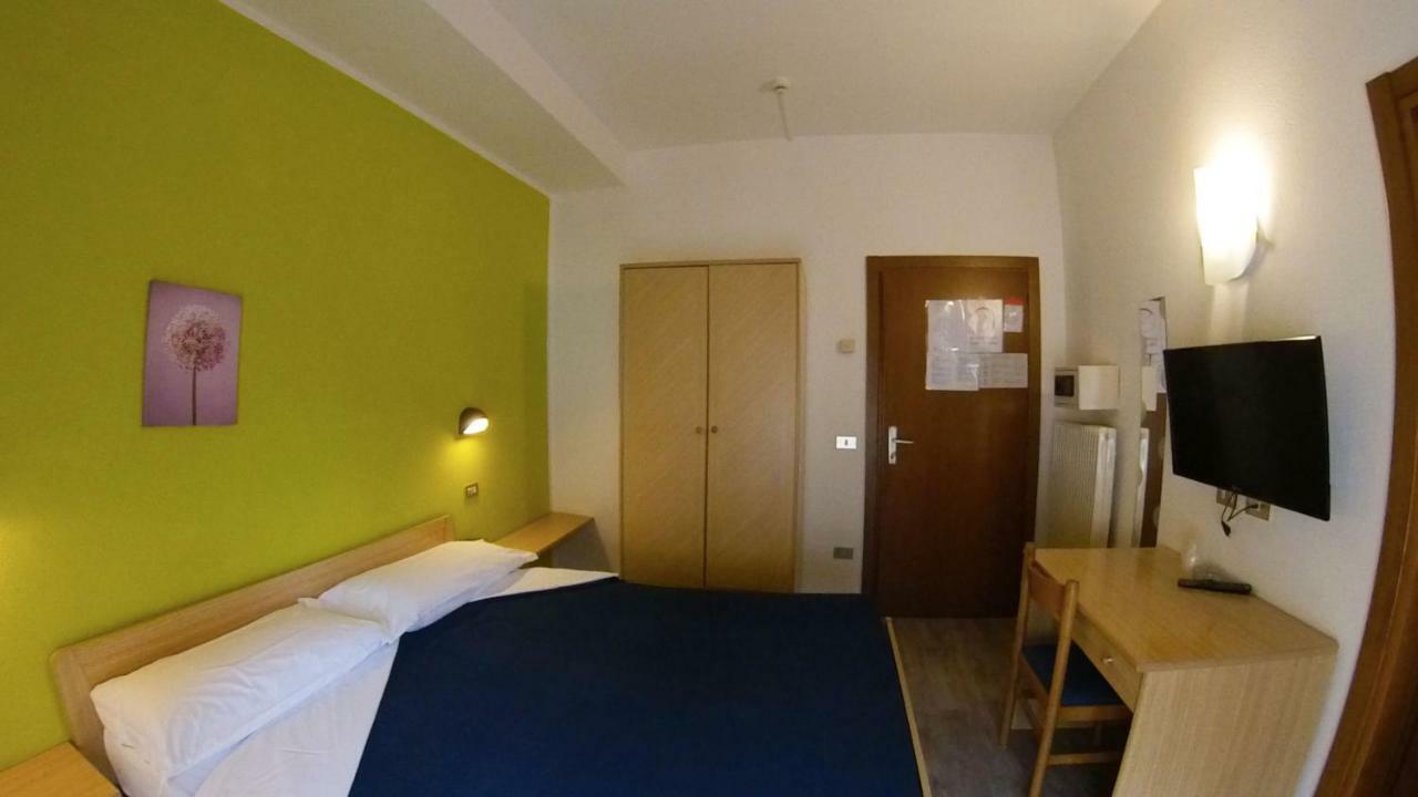 Hotel Alberello Riva del Garda Luaran gambar