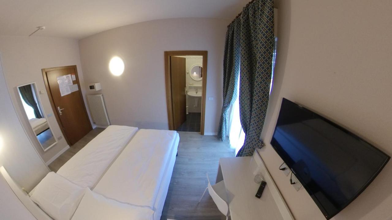 Hotel Alberello Riva del Garda Luaran gambar