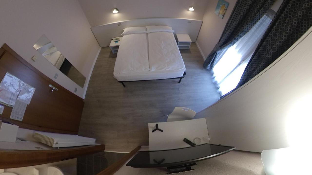 Hotel Alberello Riva del Garda Luaran gambar