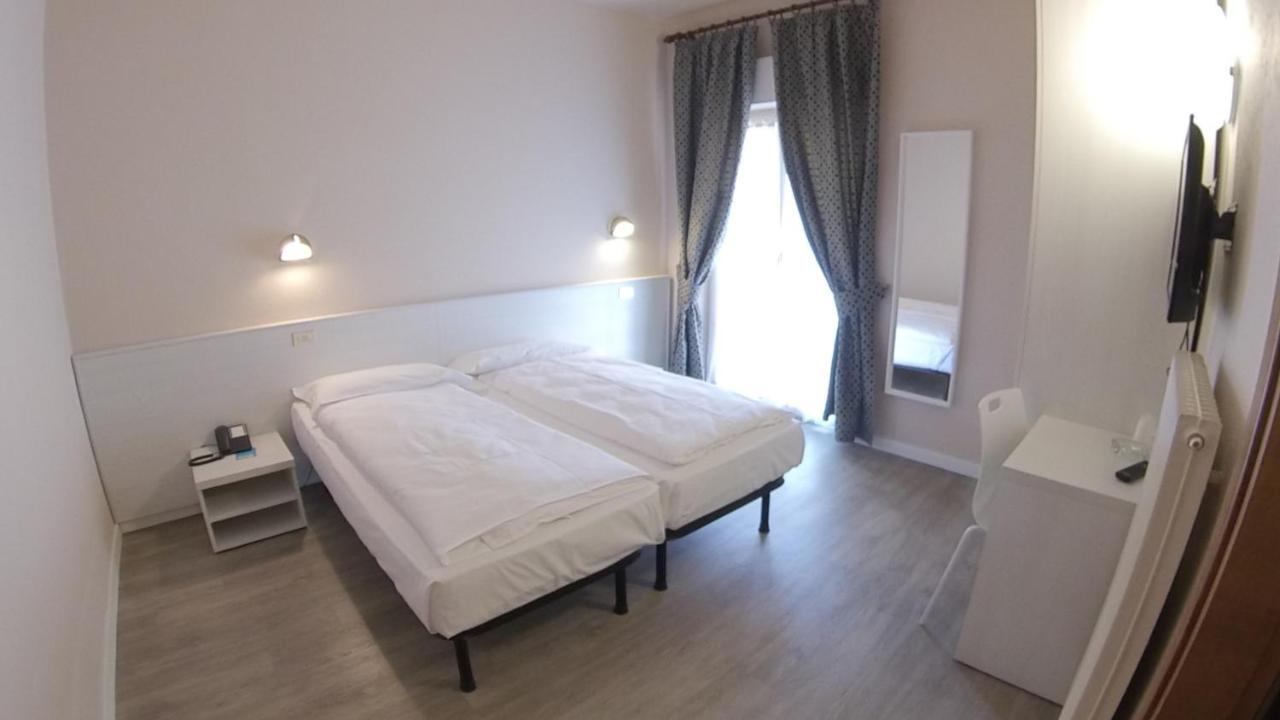 Hotel Alberello Riva del Garda Luaran gambar