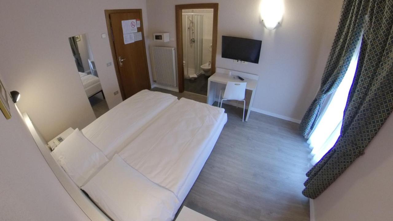 Hotel Alberello Riva del Garda Luaran gambar
